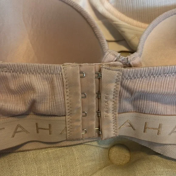 Tahari Black and Cream Intimates Bras - Picture 3 of 7